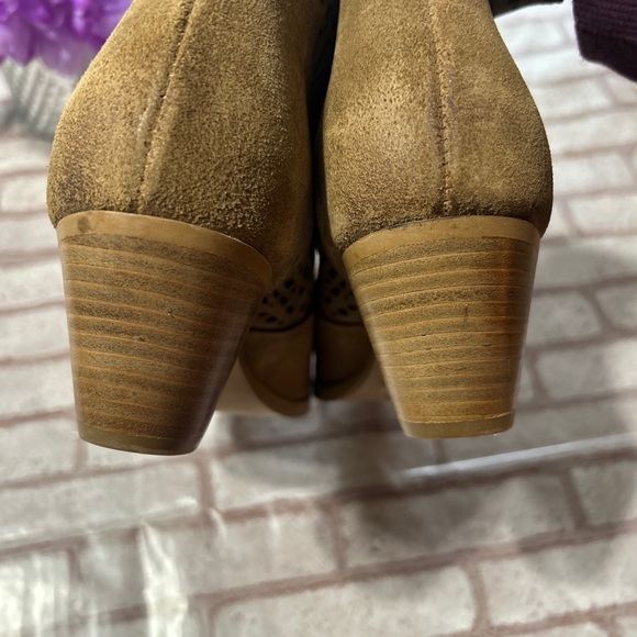 Ron White Laser Cut Antiqued Suede Leather Pointy Toe Booties Sz 8 NWoB - Picture 7 of 8